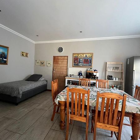 Douwe Cottages Pretoria-Noord エクステリア 写真