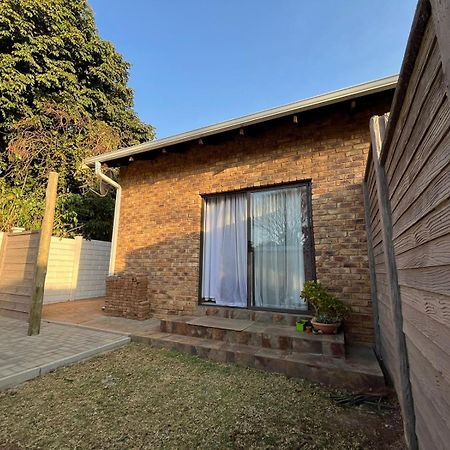 Douwe Cottages Pretoria-Noord エクステリア 写真